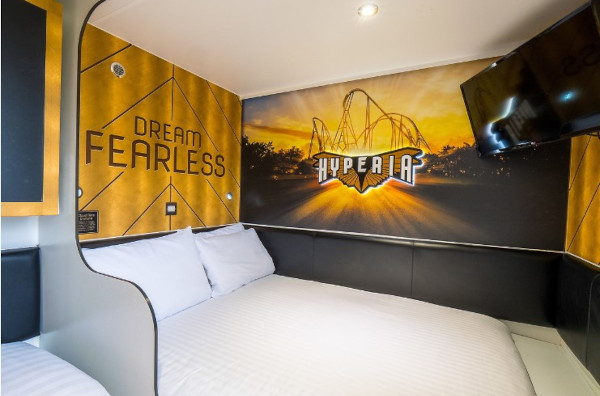 hyperia shark cabin decor at thorpe park